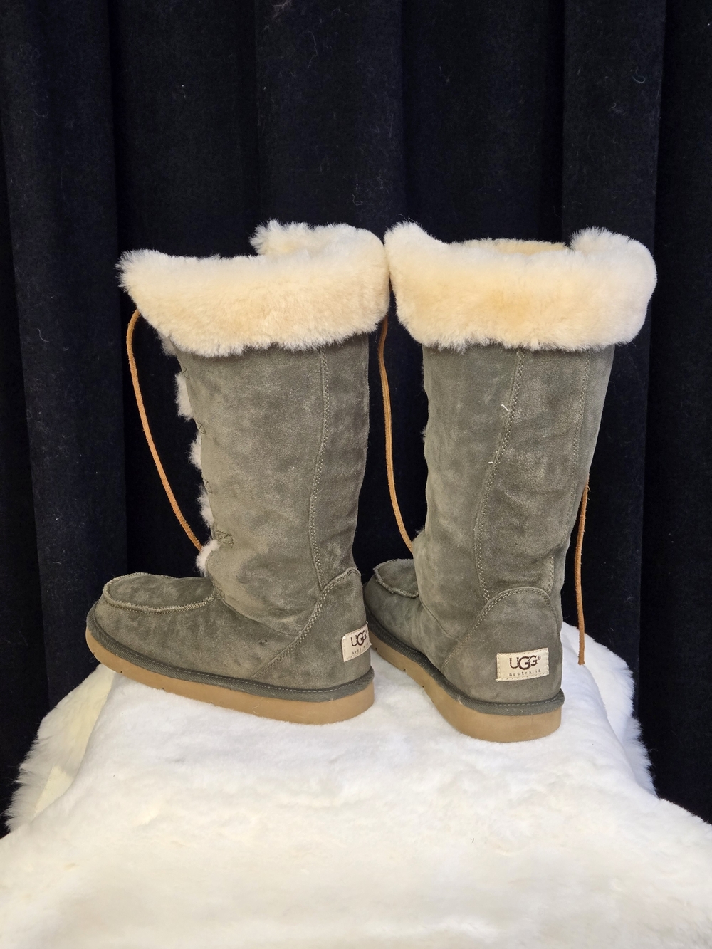 UGG Tall Lace Up Boots Size 8 Green Barely Worn